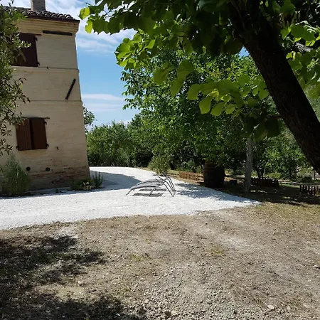 Casale Nella Campagna Marchigiana Santa Maria Nuova (Ancona)