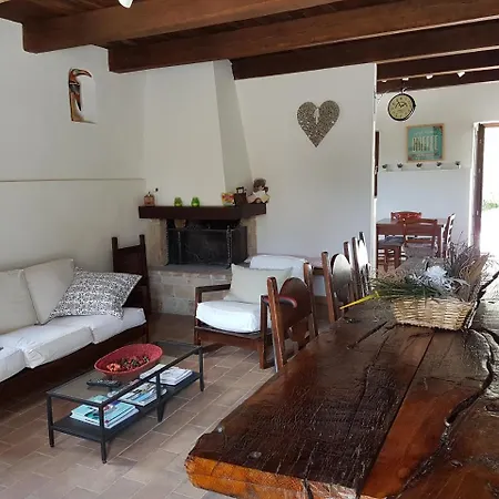 Casale Nella Campagna Marchigiana *
