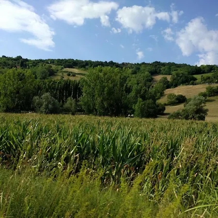 Casale Nella Campagna Marchigiana