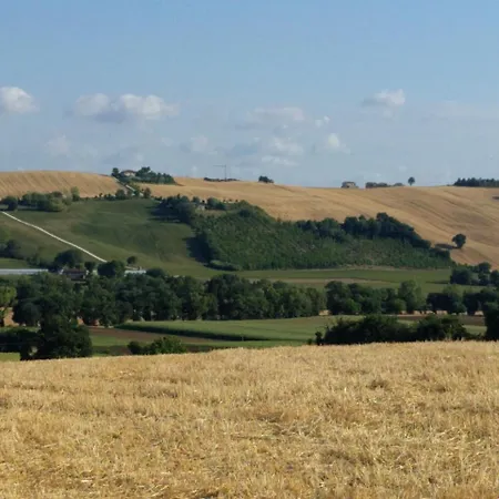Casale Nella Campagna Marchigiana Tatil Evi