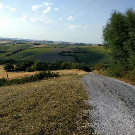 Casale Nella Campagna Marchigiana Feriehus Santa Maria Nuova (Ancona)